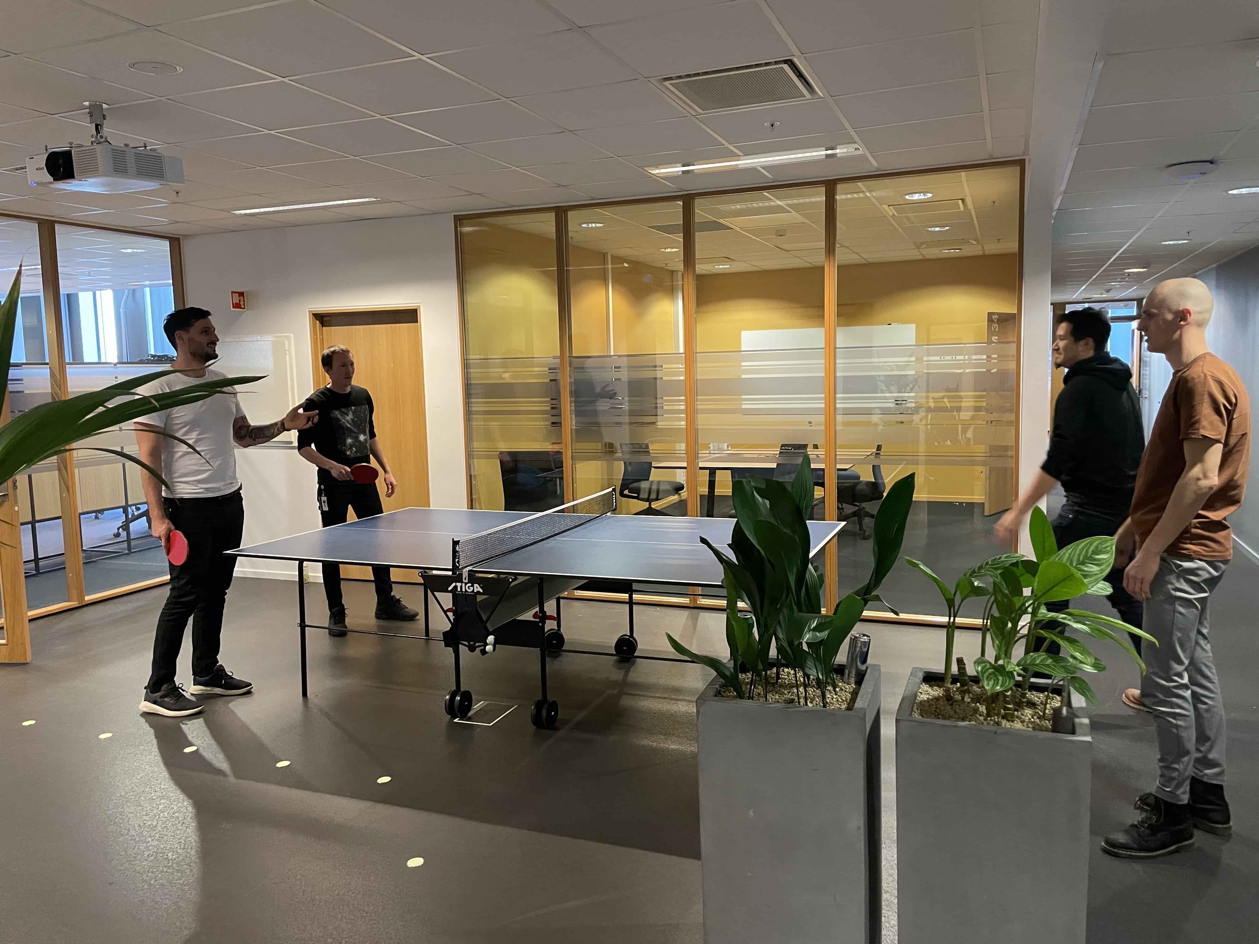 Aizers-playing-ping-pong